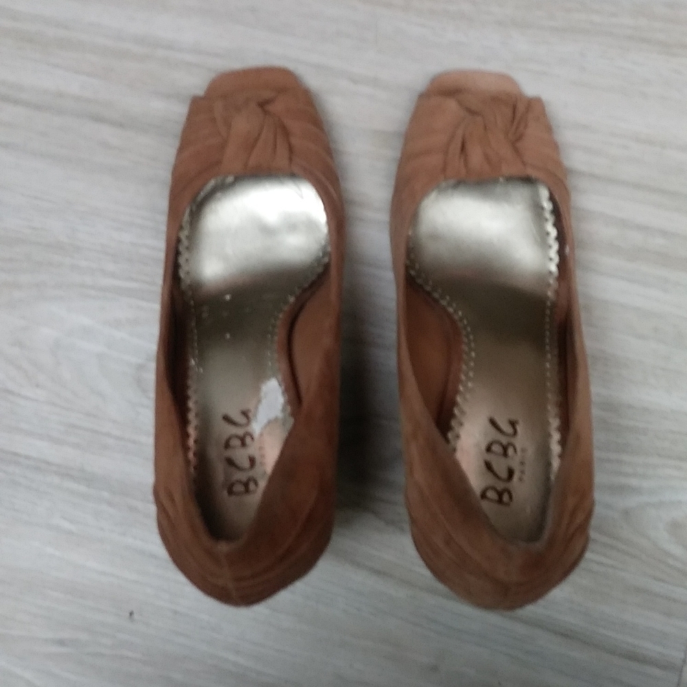 BCBG Heels - Picture 4 of 7
